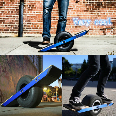 Motorino elettrico praticante il surfing d'equilibratura di auto