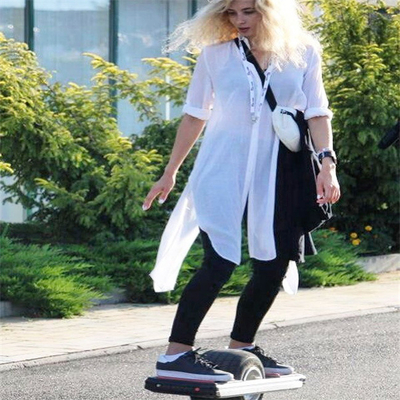 700W ruota elettrica Hoverboard 18-25km del pattino uno con la gomma stabile
